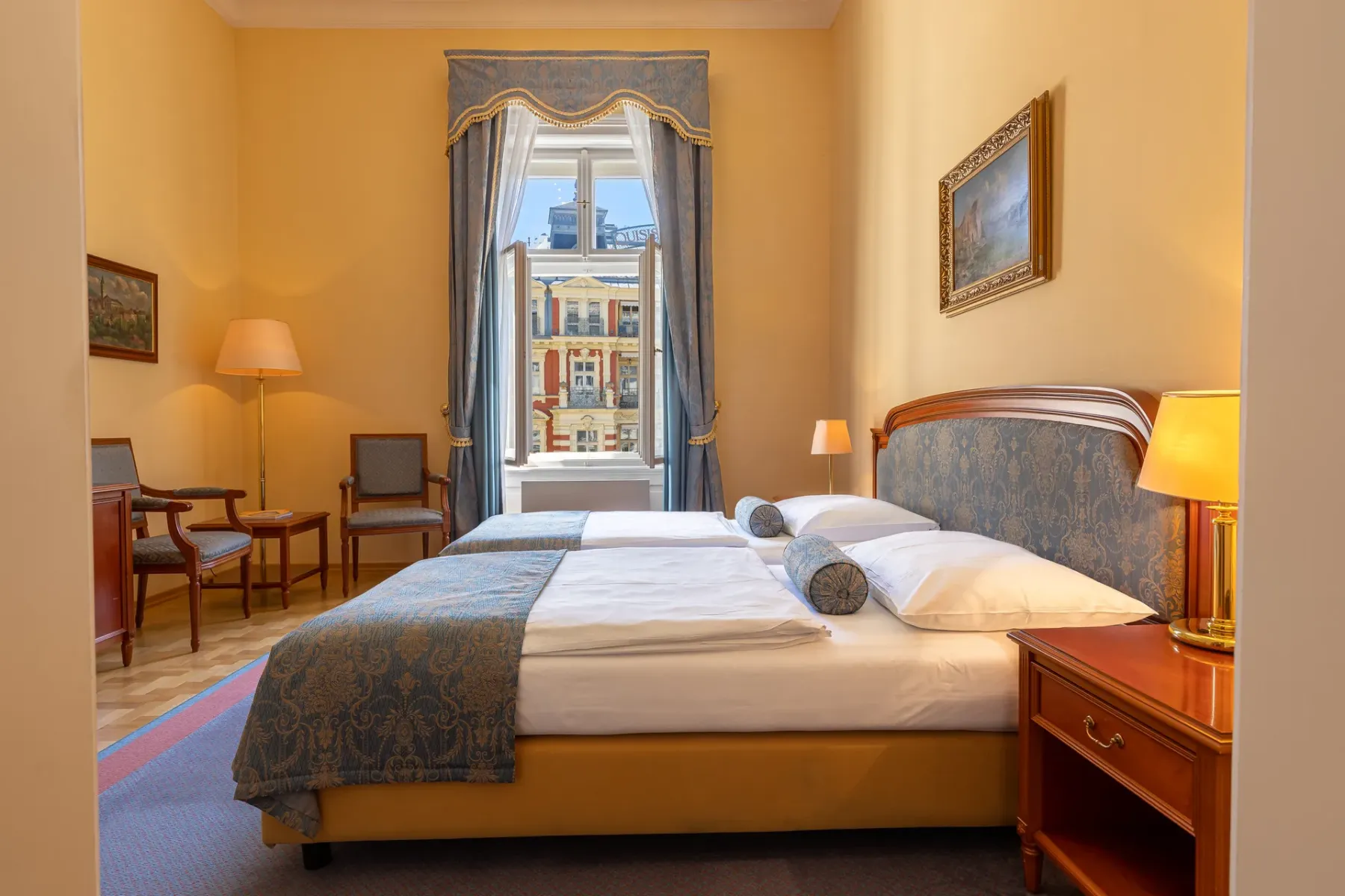 04-Riverside_Superior_Room_front_252_loznice_2020_Jan_Maly